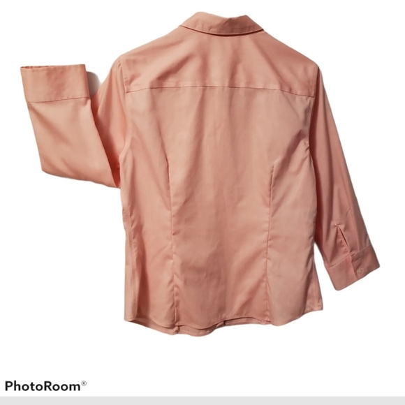 Jones New York ladies peach colored medium button up dress shirt. 383 - Picture 5 of 5